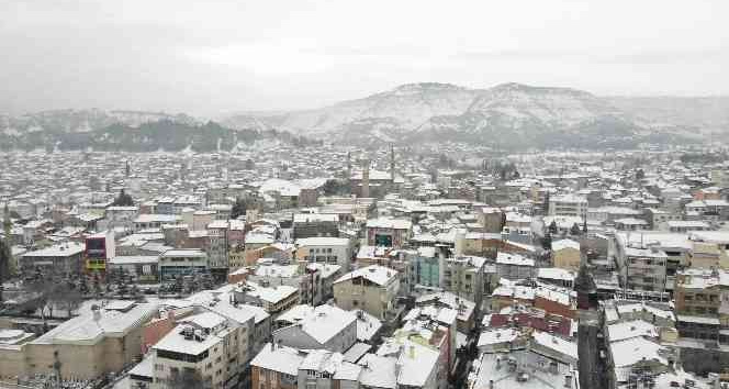 Burdur beyaz gelinliğini giydi