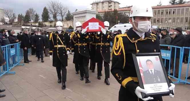 Şehit Jandarma Uzman Çavuş Soyutemiz, son yolculuğuna uğurlanıyor