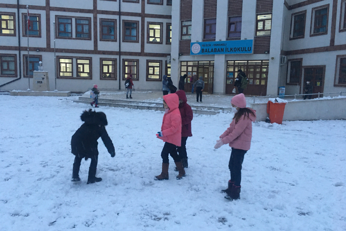 Bilecik'te kar yağışına en çok çocuklar sevindi