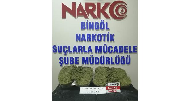 Bingöl’de 4 kilo 950 gram esrar ele geçirildi