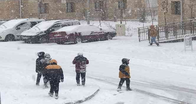 Burdur’da eğitime bir günlük kar engeli