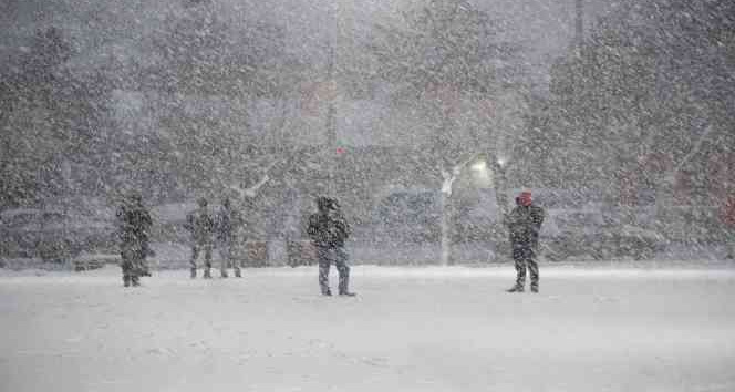 Karaman’da eğitime kar tatili