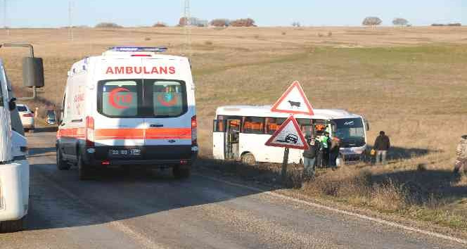 Yolcu otobüsü tarlaya uçtu: 8 yaralı