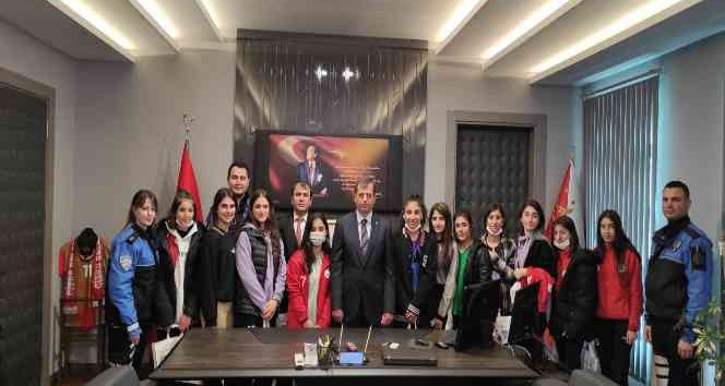 Cizre Spor Lisesi öğrencileri Emniyet Müdürü ile bir araya geldi