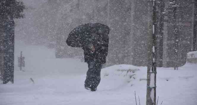 Şırnak’ta kar kalınlığı 20 santime ulaştı, mahsur kalan 43 kişi kurtarıldı