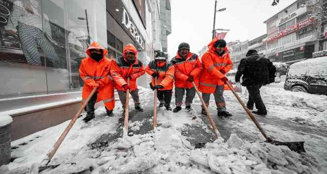 Malatya’da karla mücadele çalışmalarında araç ve personel sayısı arttırıldı