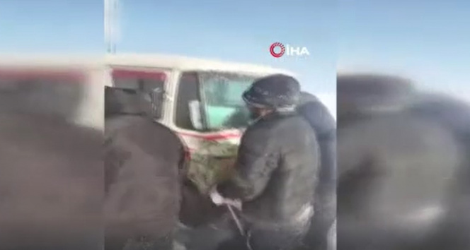 İranda zincirleme kaza: 30 araç birbirine girdi