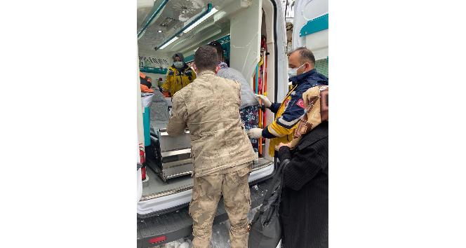 Jandarma  yaşlı kadın için seferber oldu