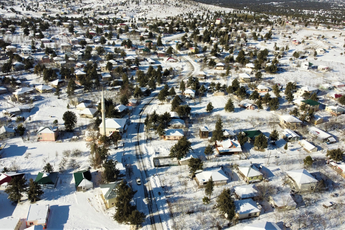 Burası ne Erzurum, ne Van....Mersin'de kar güzelliği