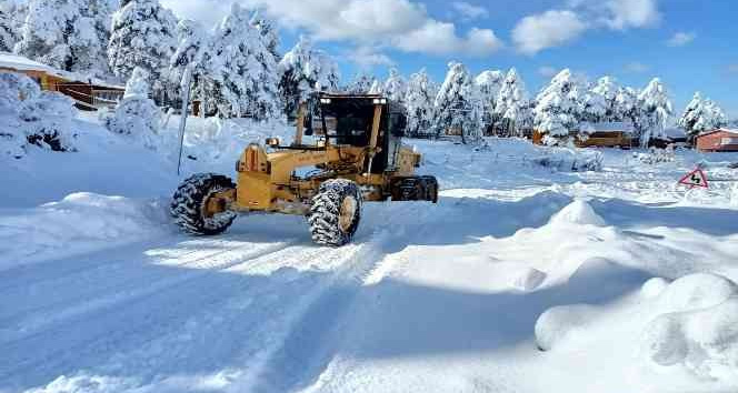 Amanoslar’da kardan kapanan yayla yolları ulaşıma açılıyor