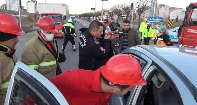 Kırıkkale’de feci kaza: İki otomobil çarpıştı, 7 kişi yaralandı