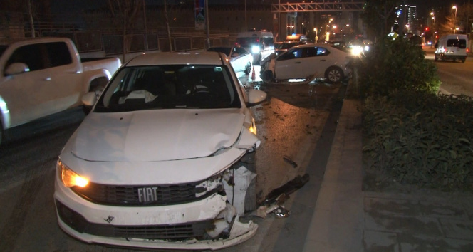 Esenyurtta 3 aracın karıştığı trafik kazasında 2 kişi yaralandı