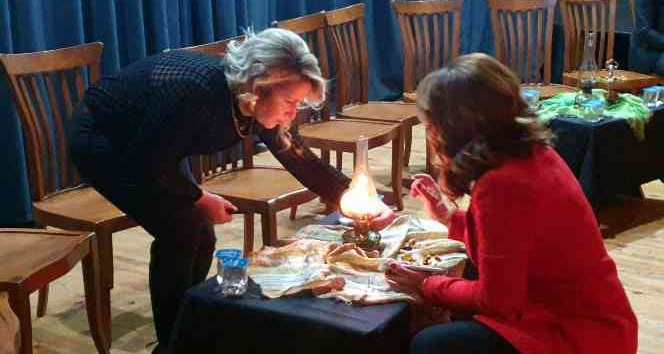 Gaz lambası eşliğinde "Kış Masalı" dinletisi