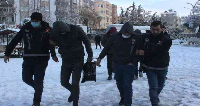 Uyuşturucu operasyonunda 9 tutuklama