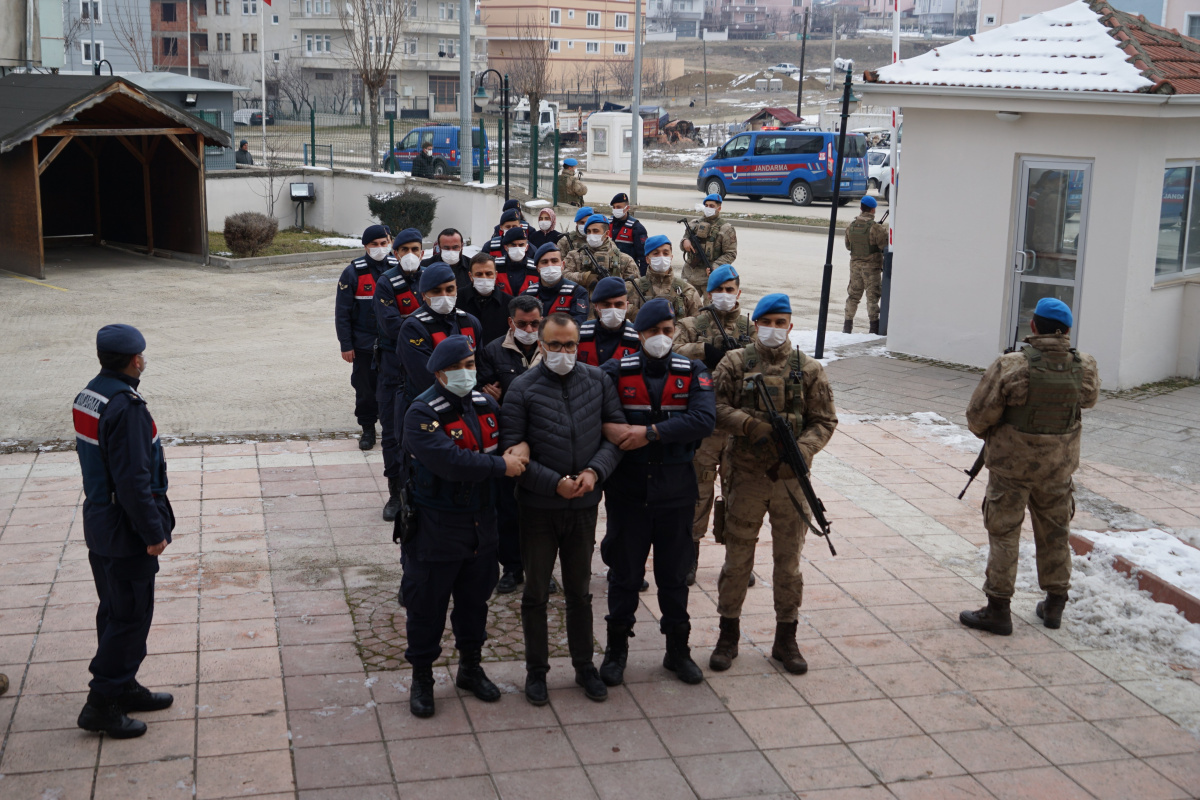 Kastamonu&#039;daki FETÖ operasyonunda gözaltına alınan 14 şüpheli adliyede