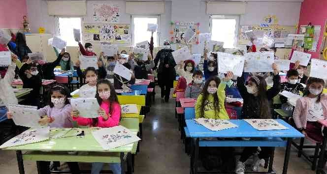 Karne heyecanı yaşayan öğrenciler ikinci dönemde okulların kapanmamasını istedi