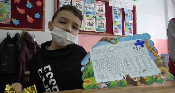 Kırıkkale’de öğrencilerin karne sevinci