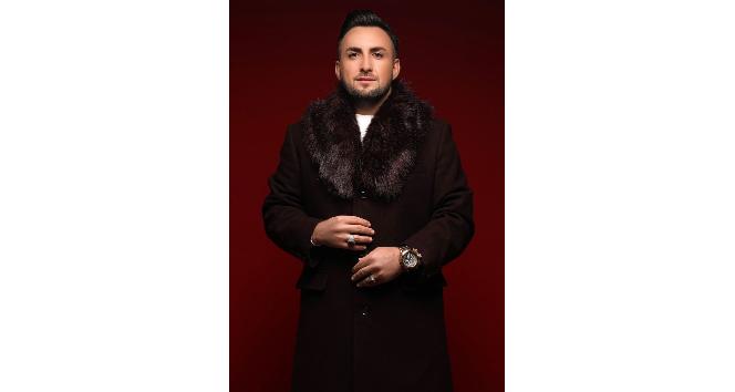 Çocukluğundan gelen modacı hayalini gerçekleştiren Cafer Andıç, şimdilerde ünlüleri giydiriyor