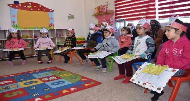 Siirt Belediyesi Minik Adımlar Kreşinde karne heyecanı