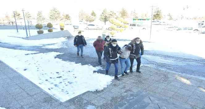 Karaman’da 2 kişi uyuşturucudan tutuklandı