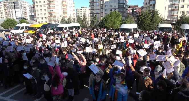 Öğrenciler hep bir ağızdan ’Bilmem mi’ şarkısını söyledi, Sefo’yu okullarına davet etti
