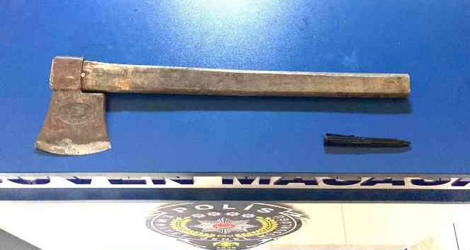 İstanbul’da baltayla okula gelen veli gözaltına alındı