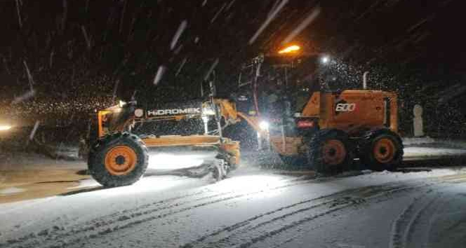 Süpürgelik’te karla mücadele aralıksız sürüyor