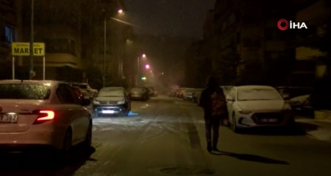 Ankarada sabah saatlerinde kar yağışı başladı