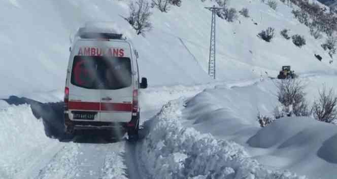 Şırnak’ta karda 5 saatlik mücadele ile hasta kurtarma operasyonu