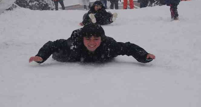 Yalova’da kar yağışı etkili oluyor