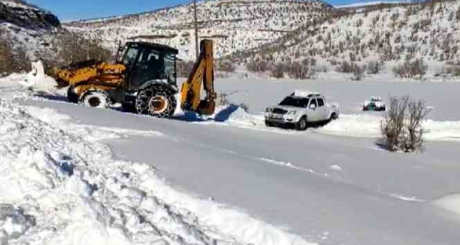 Siirt’te karda mahsur kalan 2 hasta kurtarıldı