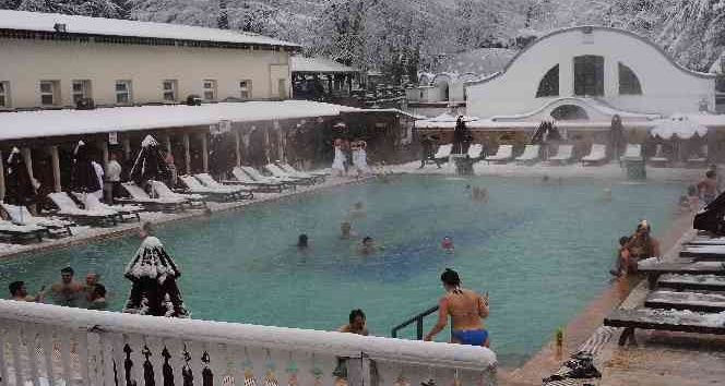 Eksi 3 derecede termal havuz keyfi