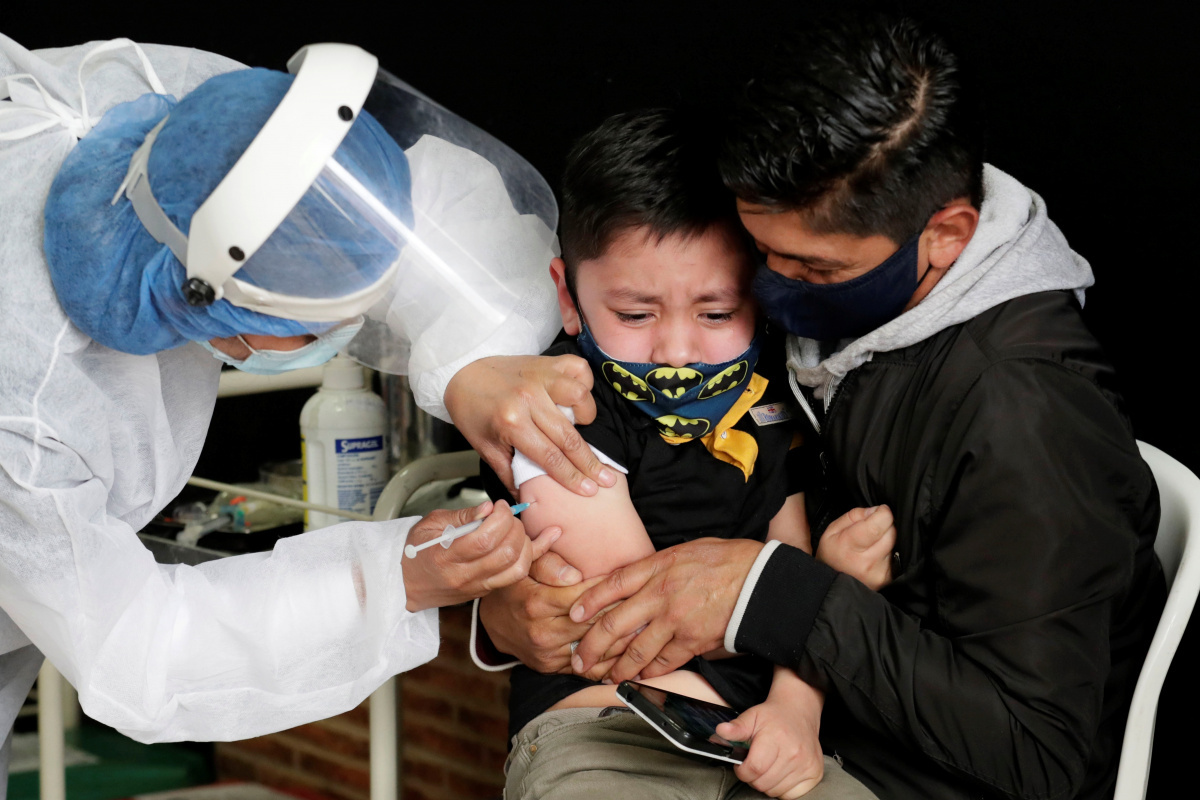 İran'da 5-11 yaş arası çocuklara Covid-19 aşısı uygulanmaya başlanacak