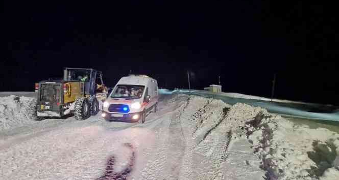 Jandarma ekipleri hasta kurtarmaya devam ediyor
