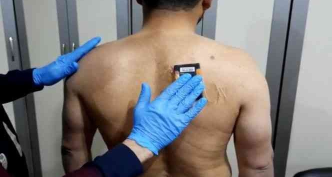 Ehliyet sınavında kopya çekerken yakalandı, üzerinden 6 bin liralık düzenek çıktı