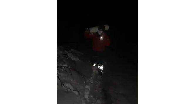 Oksijen Tüpünü hastaya omuzunda taşıdı