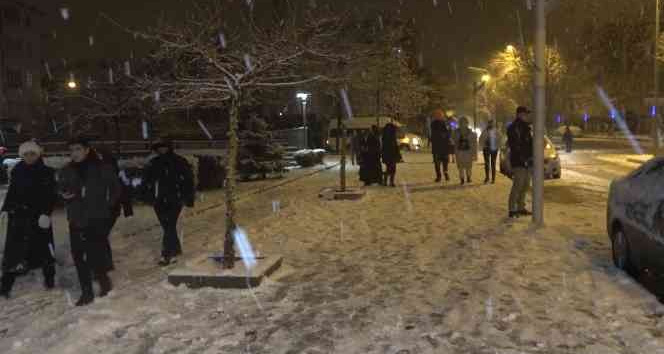 43 ilin geçiş güzergahında yoğun kar yağışı etkili oldu