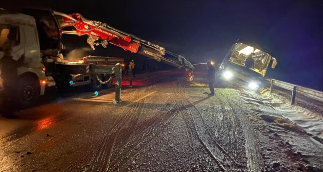 Yolcu otobüsü refüje girdi, 40 yolcu ölümden döndü