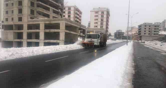 Kahramanmaraş’ta kar mesaisi