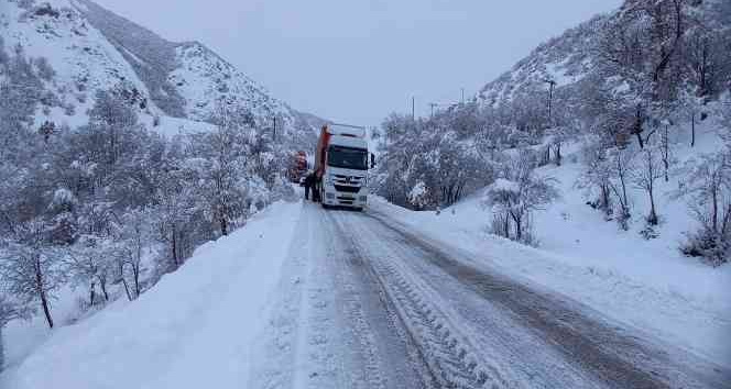 Tunceli-Erzincan karayolu tır geçişlerine kapatıldı