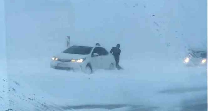 Tokat-Sivas karayolunda ulaşıma kar engeli
