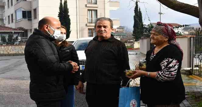 Oral çiftinden ilçe büyüklerine moral ziyareti