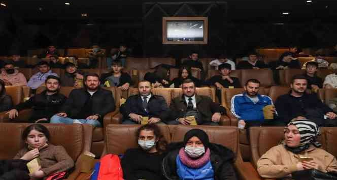 AK Parti Yalova İl Gençlik Kolları üyeleri, ‘İyi Ki Varsın Eren’ filmini izledi