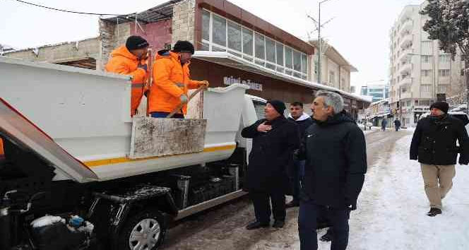 Kilis’te kar ile mücadele sürüyor