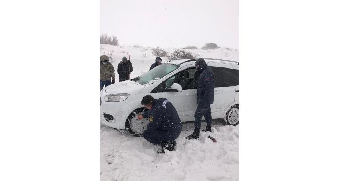 Kahramanmaraş’ta karda mahsur kalan 5 kişi kurtarıldı