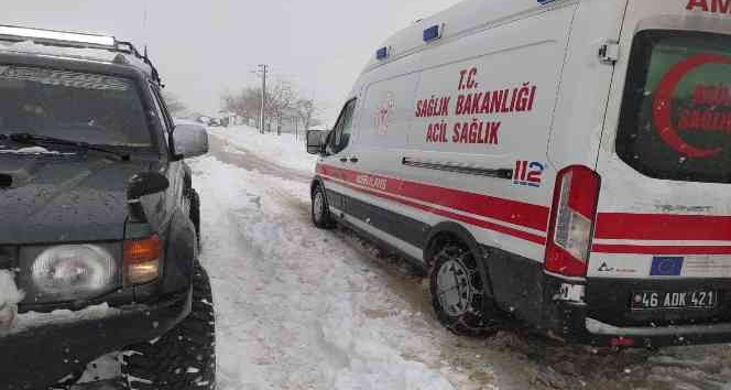 Kara saplanan ambulansı Off-Rod ekipleri kurtardı