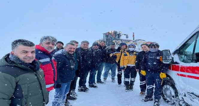 Nevşehir’de ambulans kara saplandı