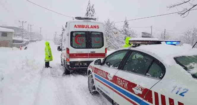 Kahramanmaraş’ta hastalanan vatandaşa ve yolda kalan ambulansa yardım