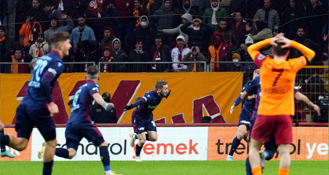 Galatasaray evinde dev maçta Trabzonspora mağlup oldu