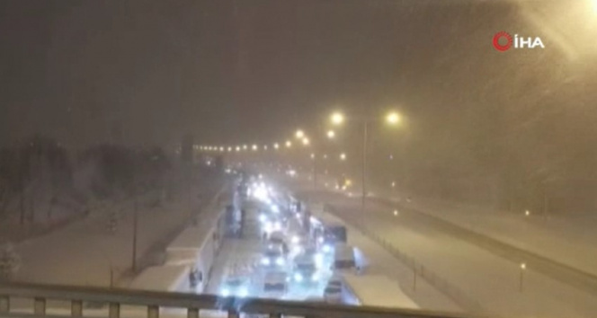 İstanbul - Ankara yolu her iki yönden trafiğe açıldı